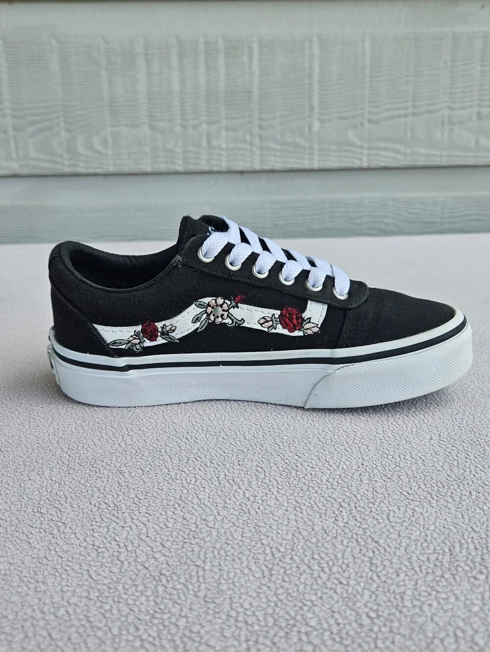 Vans Ward Child SZ 12 Missy Black Rose Floral Canvas Skate Shoe Sneakers 500714